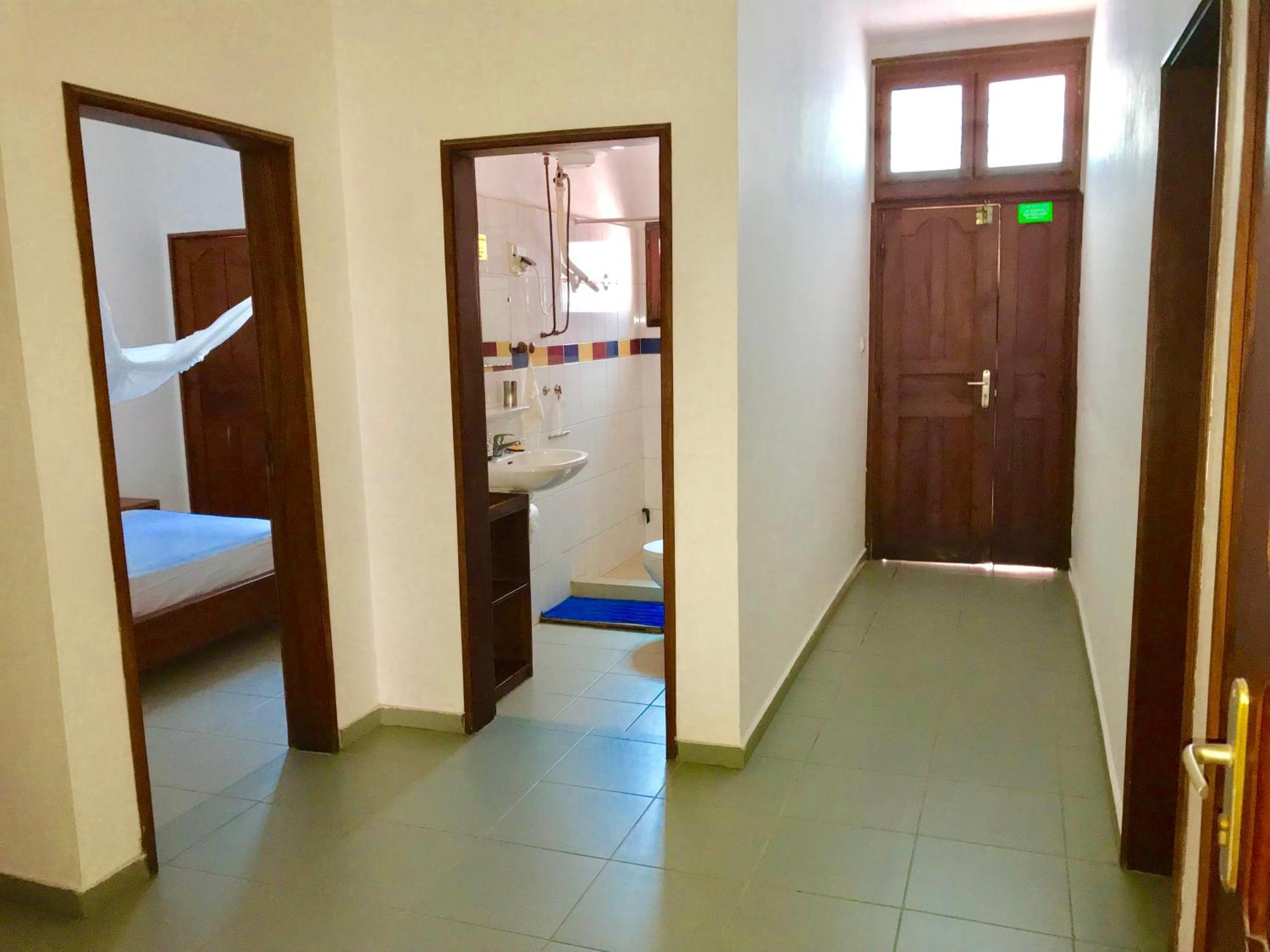 Dodoo Lodge Cotonou Quarto foto