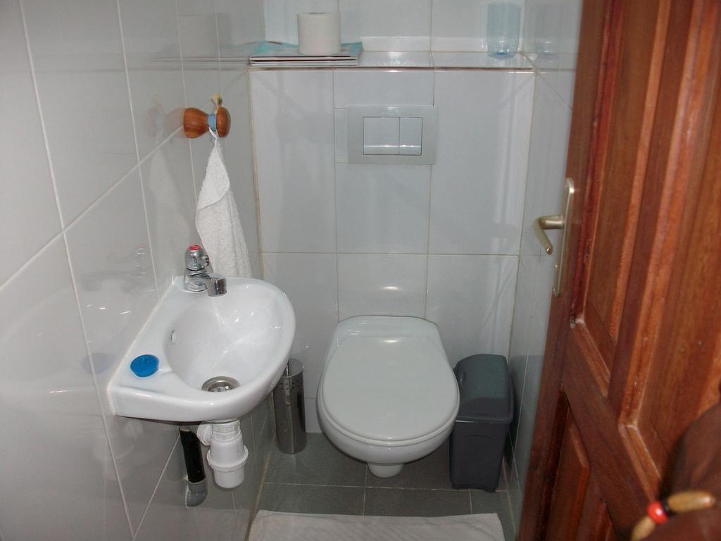 Dodoo Lodge Cotonou Exterior foto